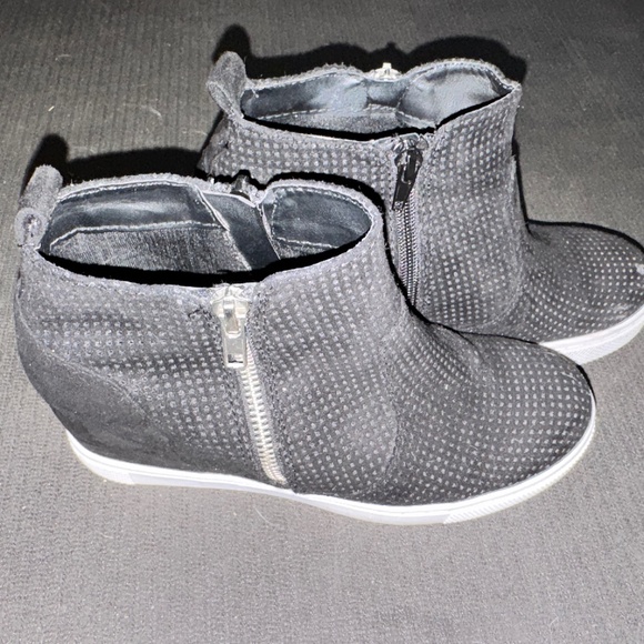 Black Wedge lift shoes - Picture 1 of 3